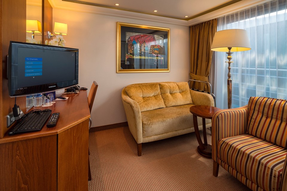 AmaCello Suite 2.jpg